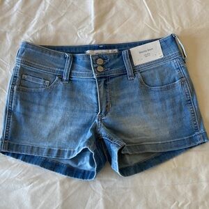 Hollister Women’s Light Blue Denim Shortie Shorts, sz-4 NWT